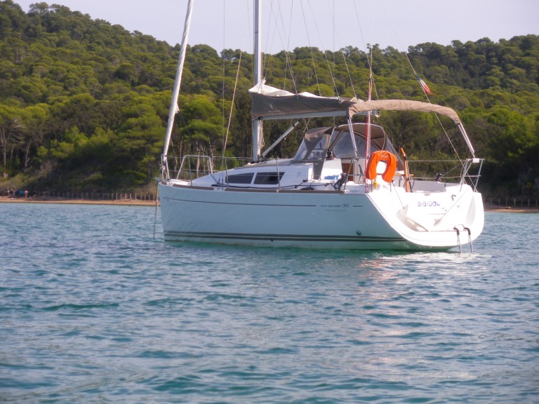 Hire a Jeanneau Sun Odyssey 30i Toulon