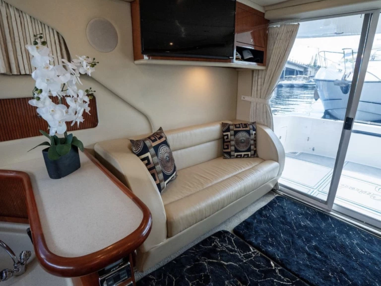 Hire Luxury Yacht with or without skipper Sea Ray Miami Beach