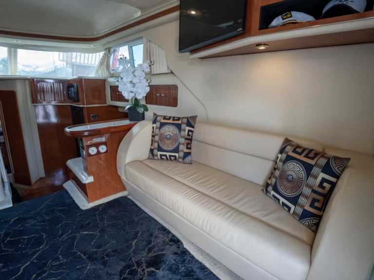 Luxury Yacht to hire Miami Beach at the best price