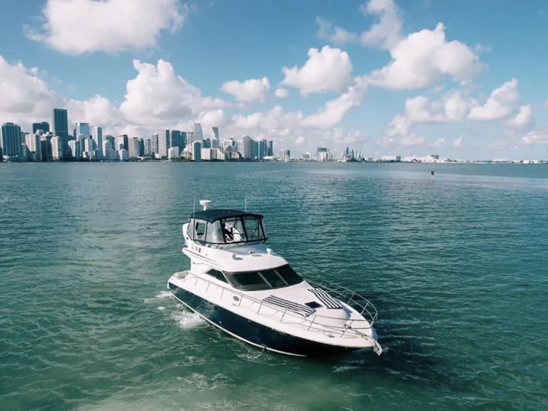Sea Ray Sea Ray 500 Sundancer charter bareboat or skippered in  Miami Beach