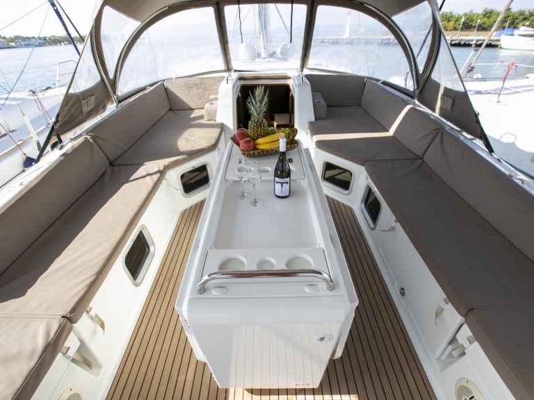 Hire Sailboat with or without skipper Jeanneau Piso Livadi