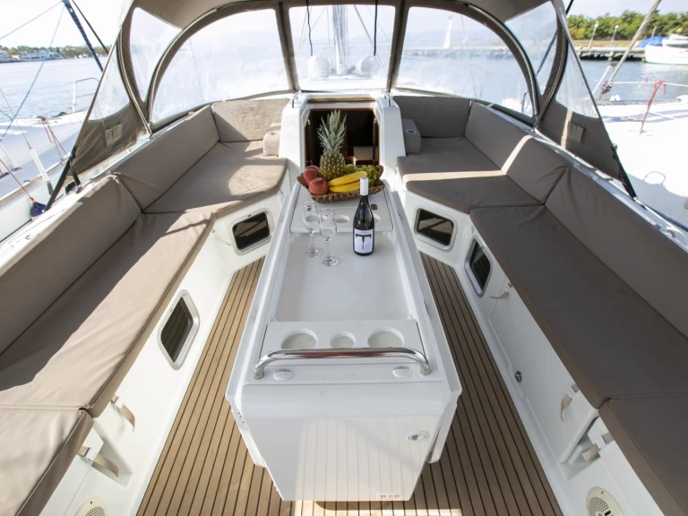 Hire Sailboat with or without skipper Jeanneau Piso Livadi