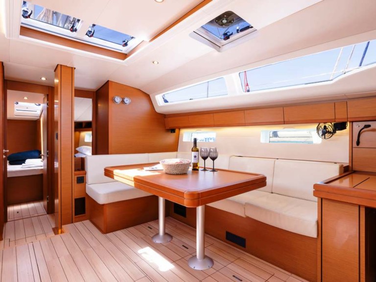 Hire a Jeanneau Jeanneau 54 Néa Péramos