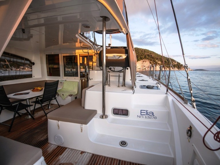 Hire Catamaran Lagoon with a boat licence