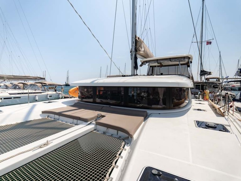 Catamaran hire in Néa Péramos - Lagoon Lagoon 42