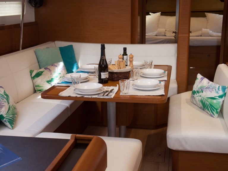 Yacht charter Benitses - Jeanneau Sun Odyssey 519 on SamBoat
