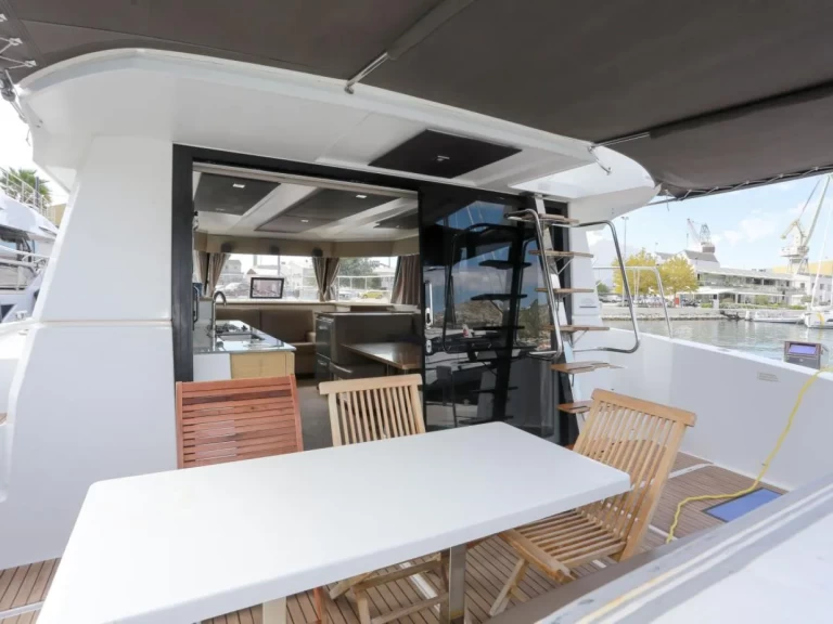 Charter a Fountaine Pajot Fountaine Pajot MY 37 in Primošten on Samboat