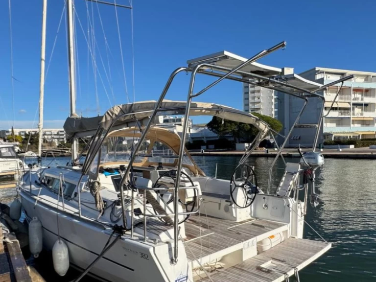 Sailboat to hire Toulon at the best price