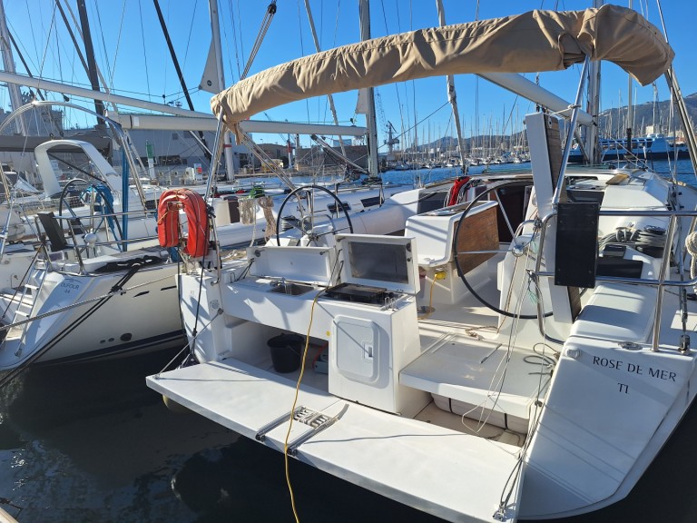 Charter a Dufour Dufour 412 Grand Large in Toulon on Samboat