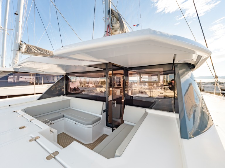 Yacht charter Toulon - Leopard Catamarans / Robertson & Caine Leopard 45 on SamBoat