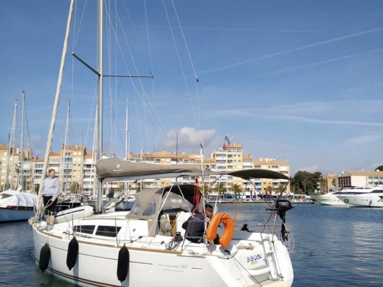 Hire a Jeanneau Sun Odyssey 30i Toulon