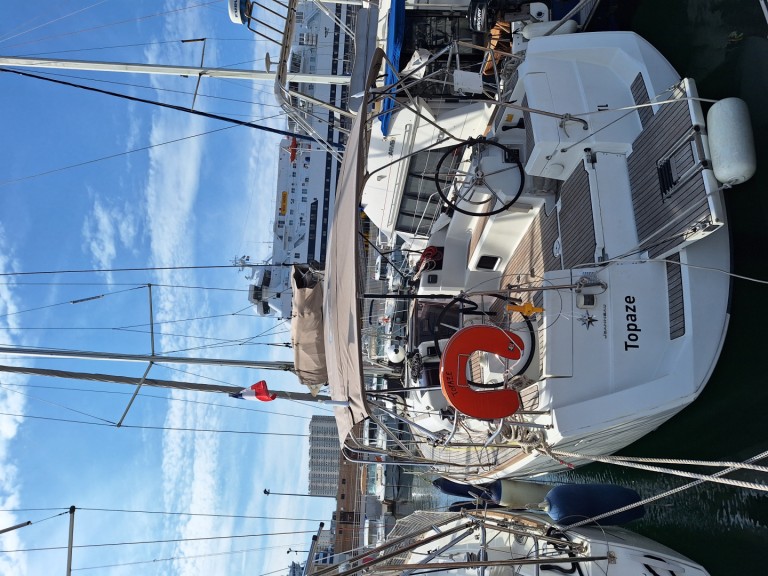 Yacht hire Toulon cheap Sun Odyssey 379