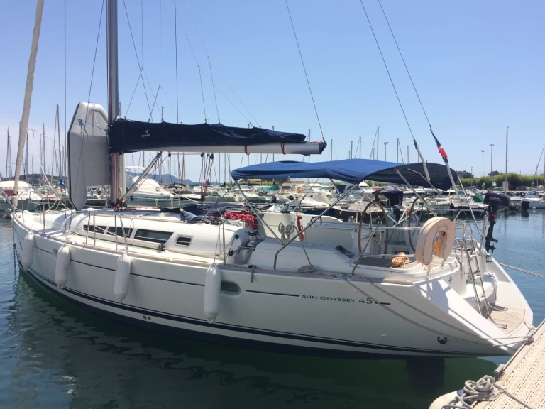 Sailboat hire in Toulon - Jeanneau Sun Odyssey 45