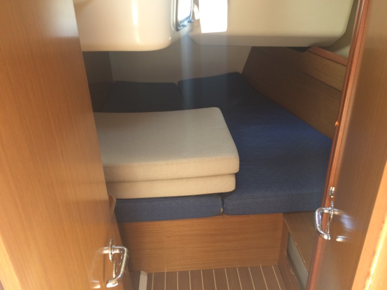Charter a Jeanneau Sun Odyssey 45 in Toulon on Samboat