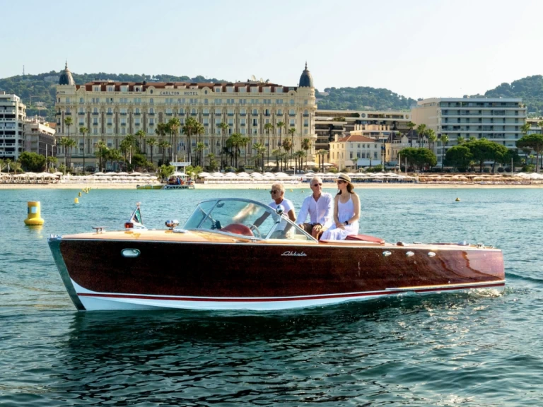Motorboat to hire Cannes at the best price