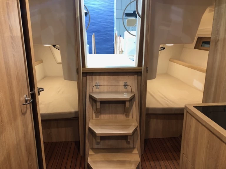 Sailboat to hire Poltu Quatu at the best price