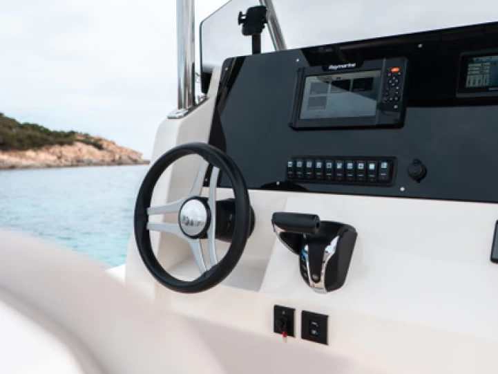 Hire Motorboat  with a boat licence