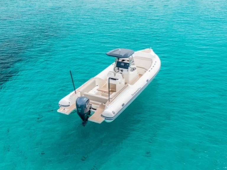 Hire Motorboat  with a boat licence