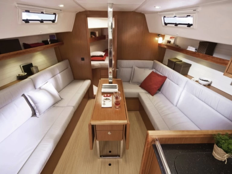 Hire Sailboat Bavaria with a boat licence