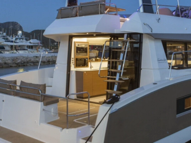 Hire a Fountaine Pajot Fountaine Pajot MY 37 Primošten