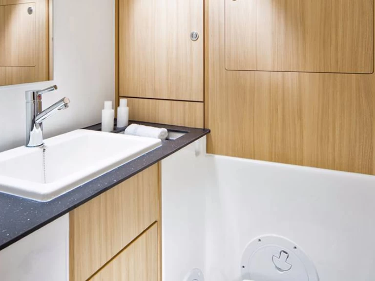 Hire Sailboat Bavaria with a boat licence