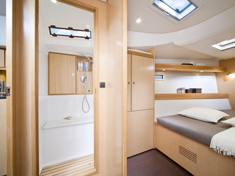 Sailboat hire in Punat - Bavaria Bavaria 45 Cruiser