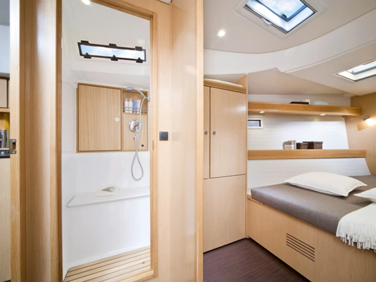 Sailboat hire in Punat - Bavaria Bavaria 45 Cruiser