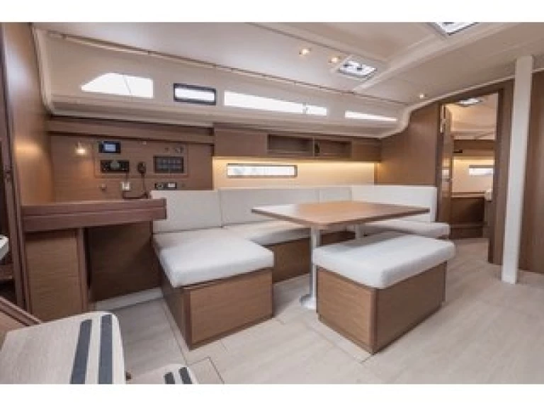 Hire Sailboat Bénéteau with a boat licence