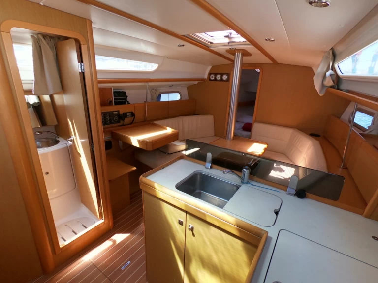 Charter a Jeanneau Sun Odyssey 36i Performance in Olbia on Samboat