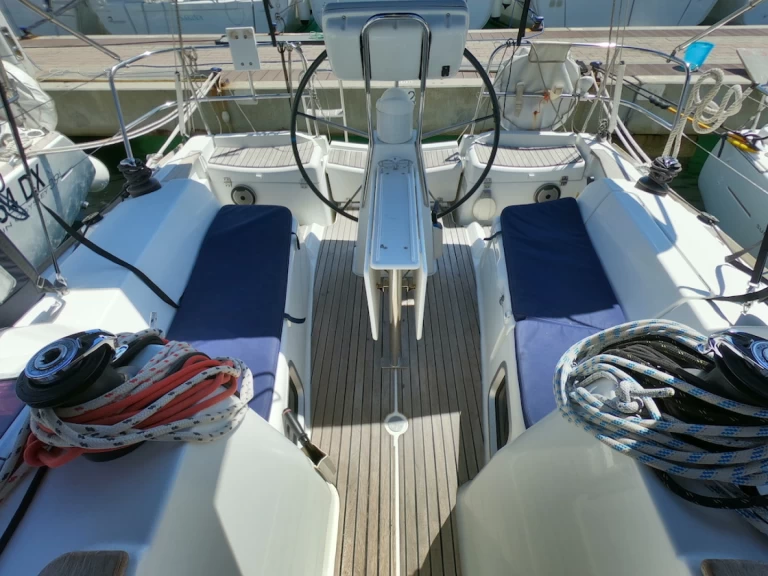 Sailboat to hire Olbia at the best price