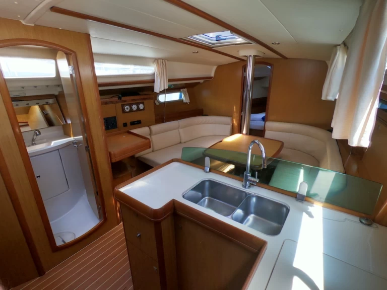Charter a Jeanneau Sun Odyssey 39i in Olbia on Samboat
