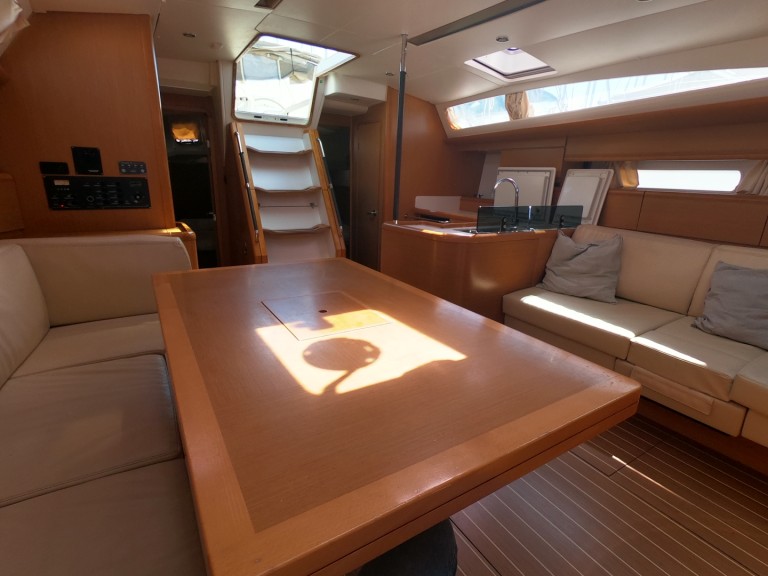 Hire Sailboat with or without skipper Jeanneau Olbia