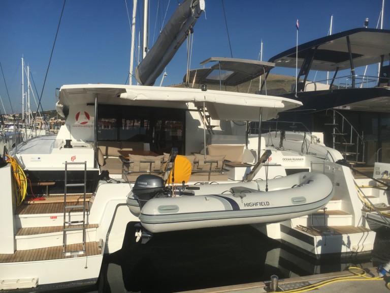 Hire Catamaran Fountaine Pajot with a boat licence