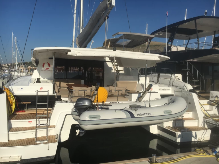 Hire Catamaran Fountaine Pajot with a boat licence