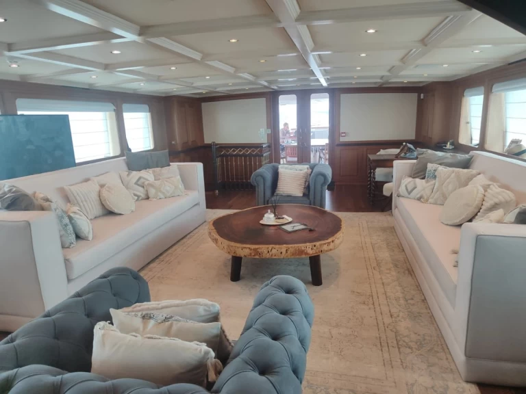 Charter a  Picchioti in Alimos on Samboat