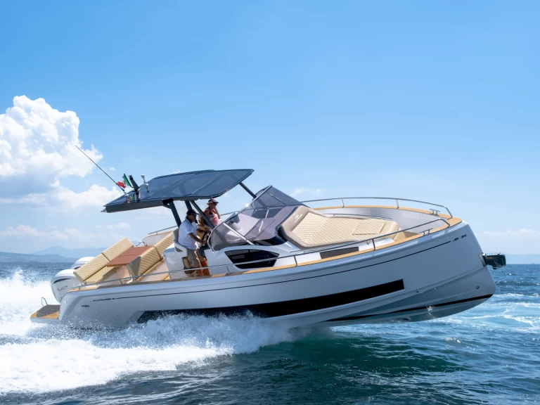 Hire a Salpa Avantgarde 35 Juan-les-Pins