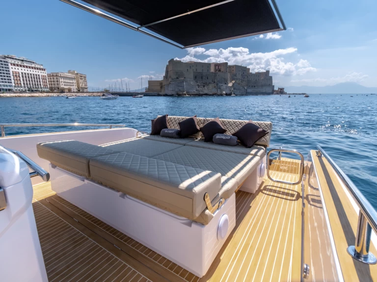 Motorboat to hire Juan-les-Pins at the best price