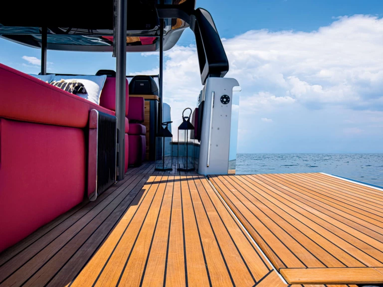 Yacht charter Juan-les-Pins - Cranchi A46 on SamBoat