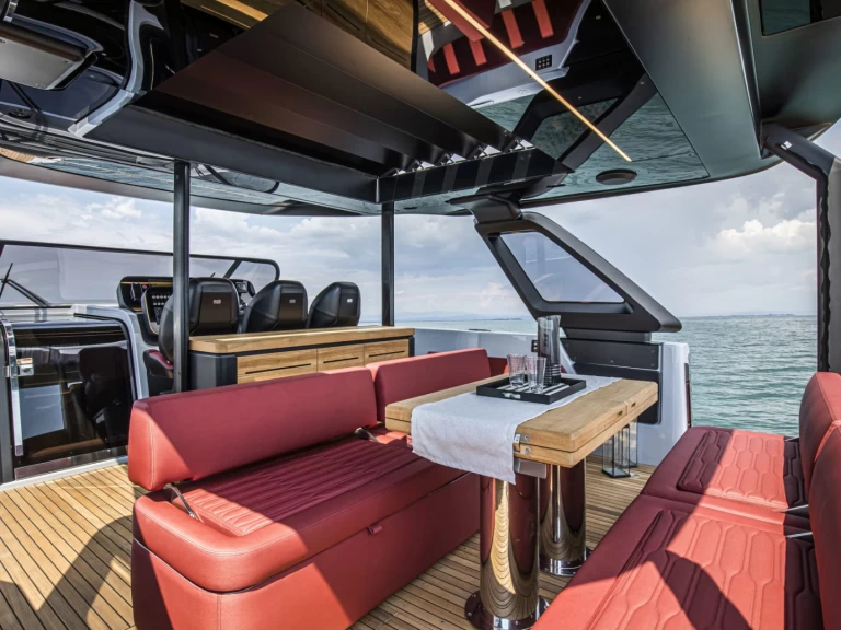 Luxury Yacht to hire Juan-les-Pins at the best price