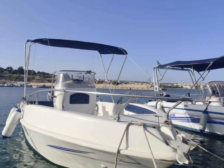 Hire a acqua viva 19 Acitrezza