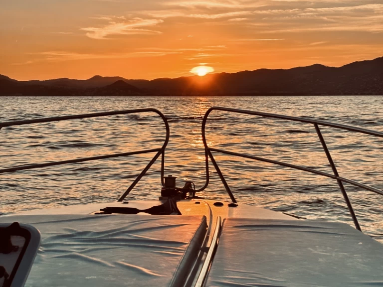 Yacht charter Cannes - Fairline Targa 42 on SamBoat