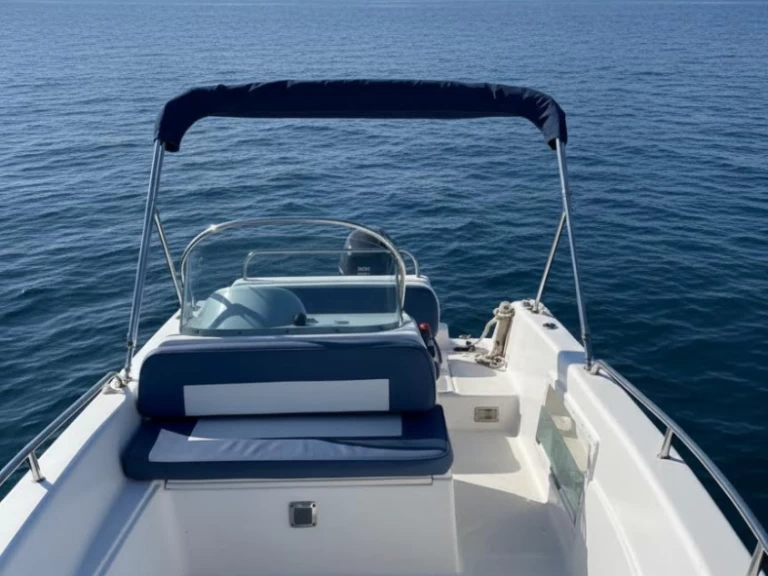 Motorboat hire in Port de Cannes Marina - Quicksilver Alboran 550 open