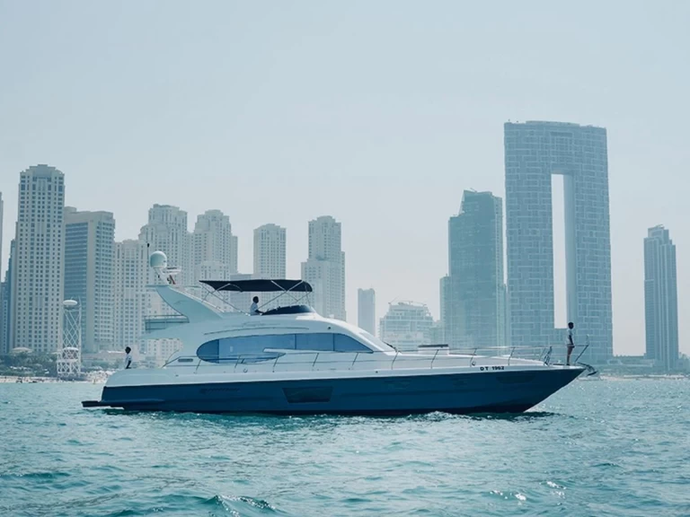 Luxury Yacht to hire Dubaï harbour at the best price
