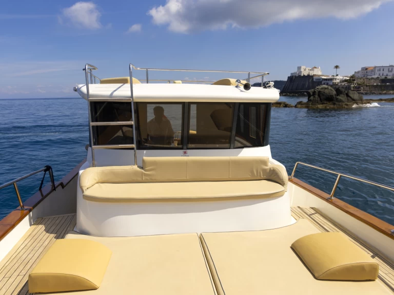Charter a Cantieri del Cilento 12 in Forio on Samboat