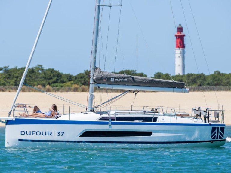 Yacht charter La Rochelle - Dufour Dufour 37 on SamBoat