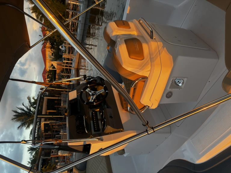 Yacht hire Marigot cheap Salpa Soleil 26