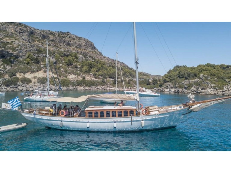 Hire Sailboat  with a boat licence