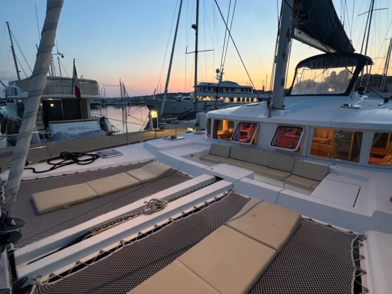 Hire a Lagoon Lagoon 44 Nettuno