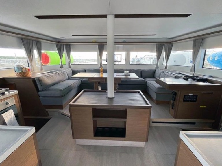 Hire a Lagoon Lagoon 50 Seget Donji