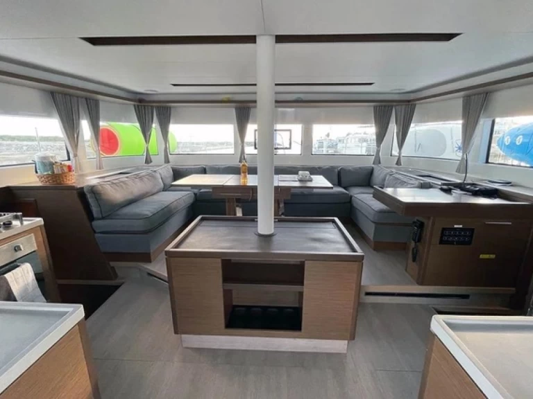 Hire a Lagoon Lagoon 50 Seget Donji